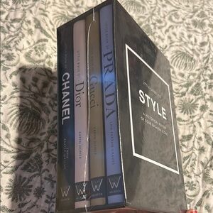 Little Guides to Style Box Set - Black and White